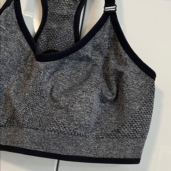 New Balance Strappy Women's Sports Bra, Size M - Picture 2 of 6